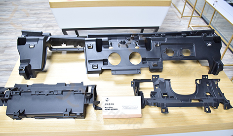 Reaction injection molding for automotive plastic parts